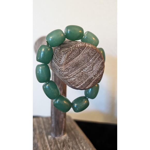 Icy Cold Green Stone Bead Stretch Bracelet - Picture 10 of 10